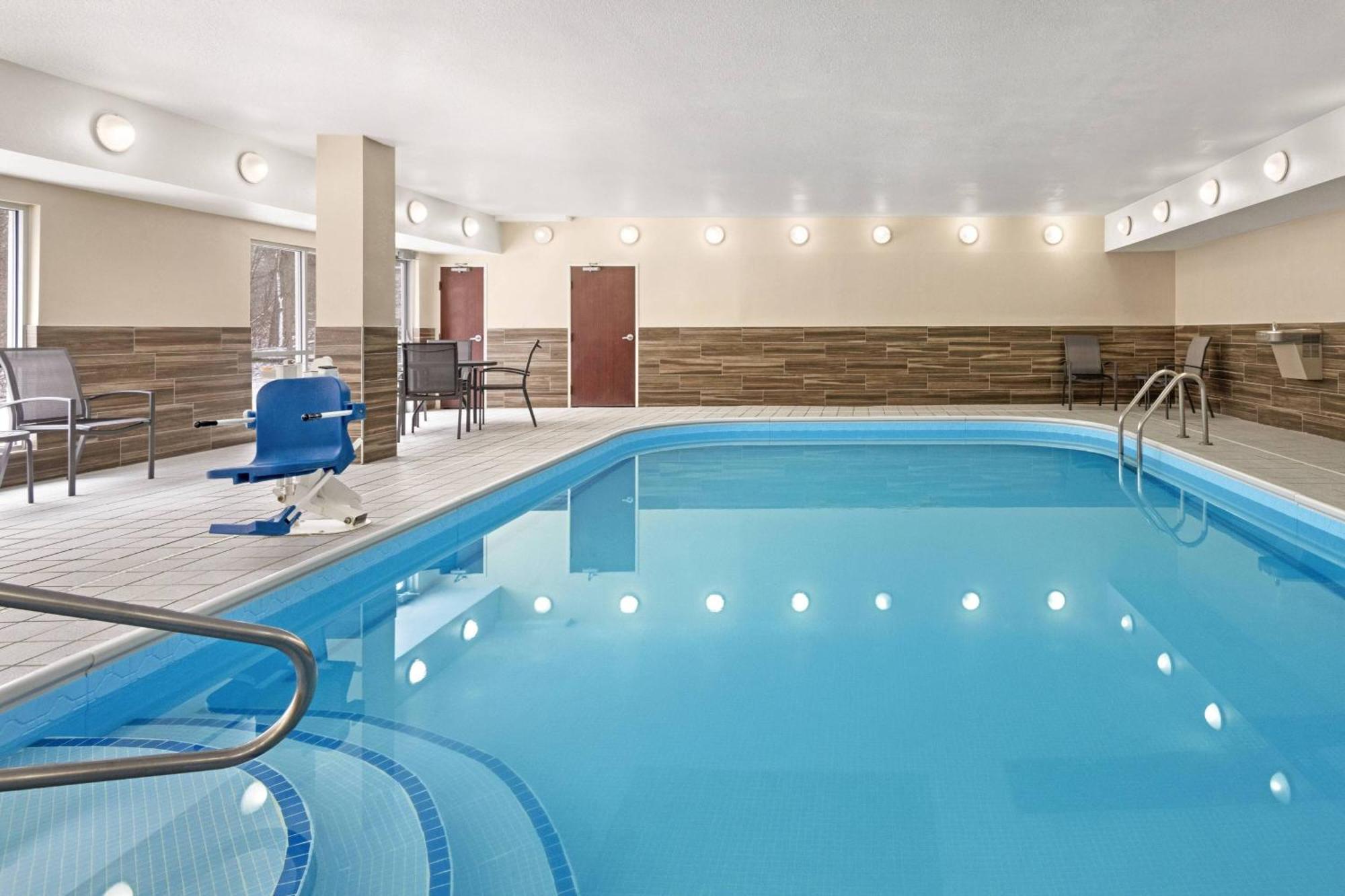 Fairfield Inn By Marriott Warren Niles Exterior photo