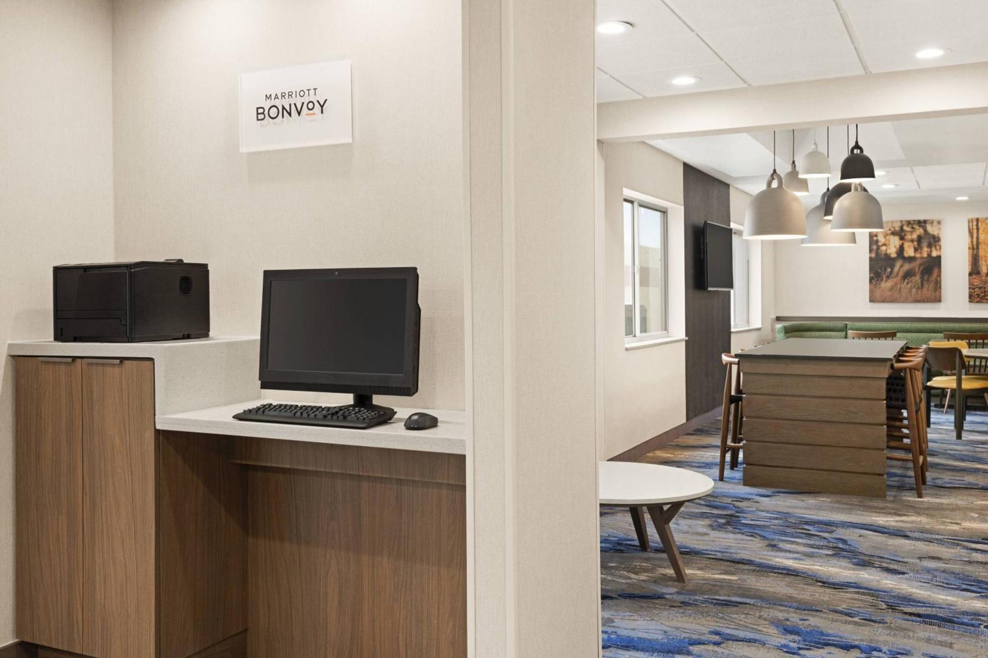 Fairfield Inn By Marriott Warren Niles Exterior photo