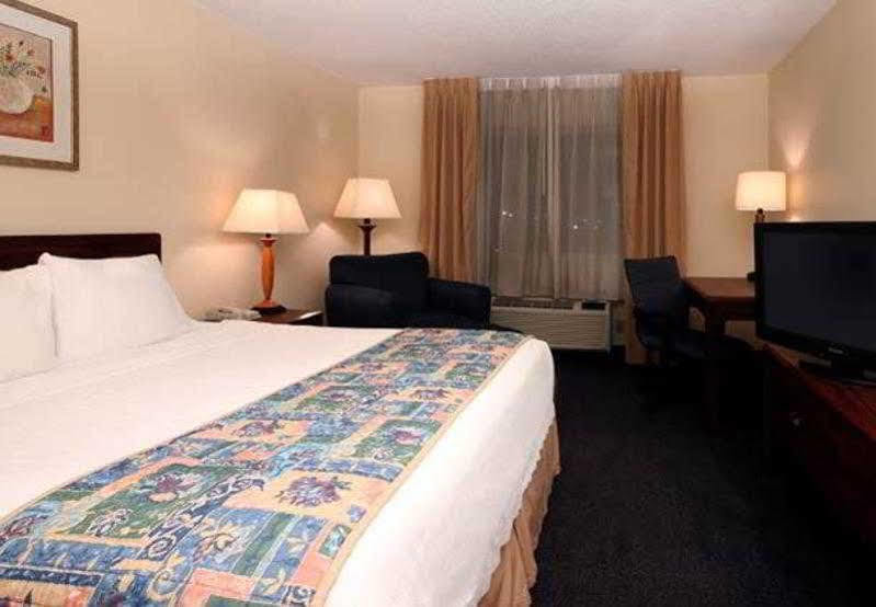 Fairfield Inn By Marriott Warren Niles Exterior photo