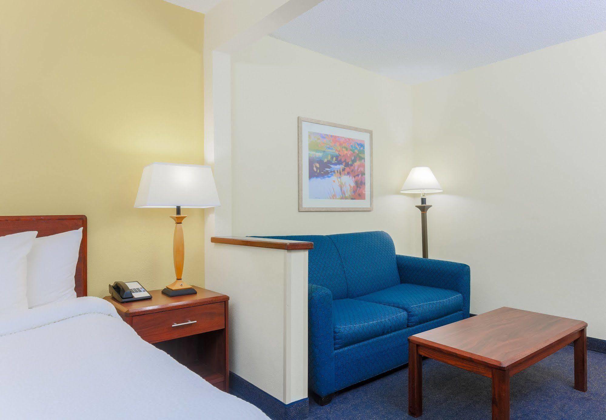 Fairfield Inn By Marriott Warren Niles Exterior photo