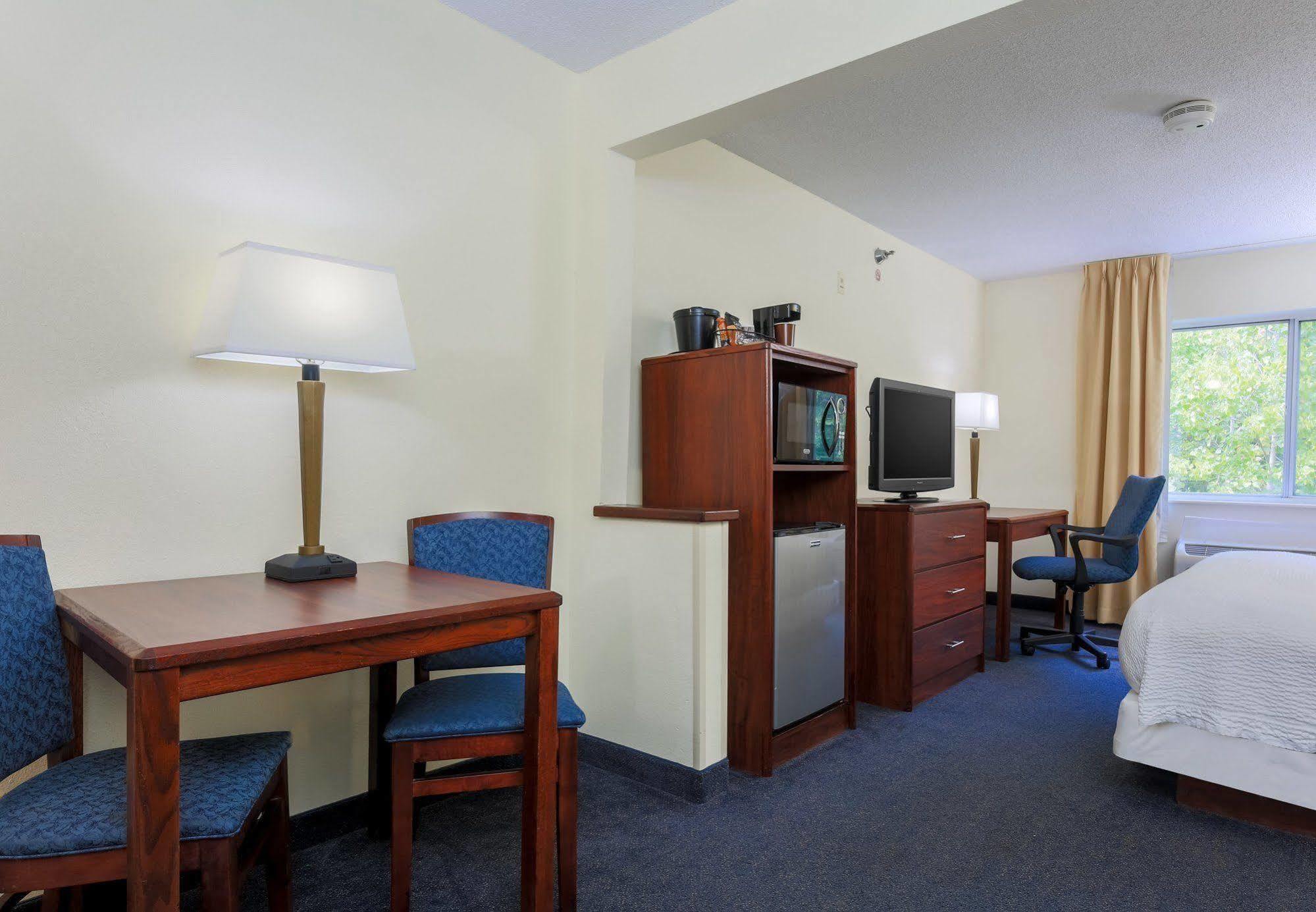 Fairfield Inn By Marriott Warren Niles Exterior photo